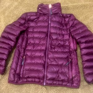 TUMI Pax in Burgundy. Women’s Puffer Small Jacket. Excellent Condition!!! 🧥